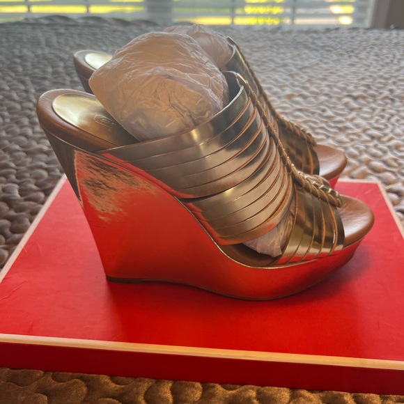 Coach Bristol Mirror Metallic - Gold - size 10 - worn twice, few scratches. - Picture 5 of 14